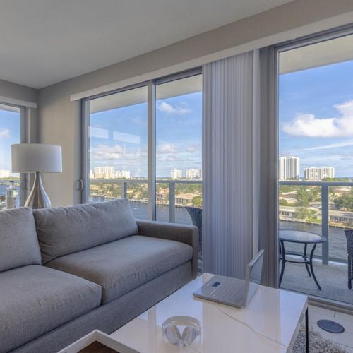 Gallery | Emera Port Royale | Fort Lauderdale FL Apts | Bozzuto