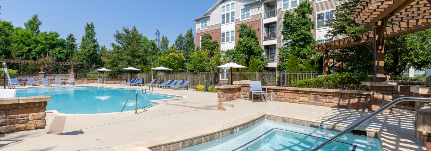 Enclave at Potomac Club Apartments : Pool View
