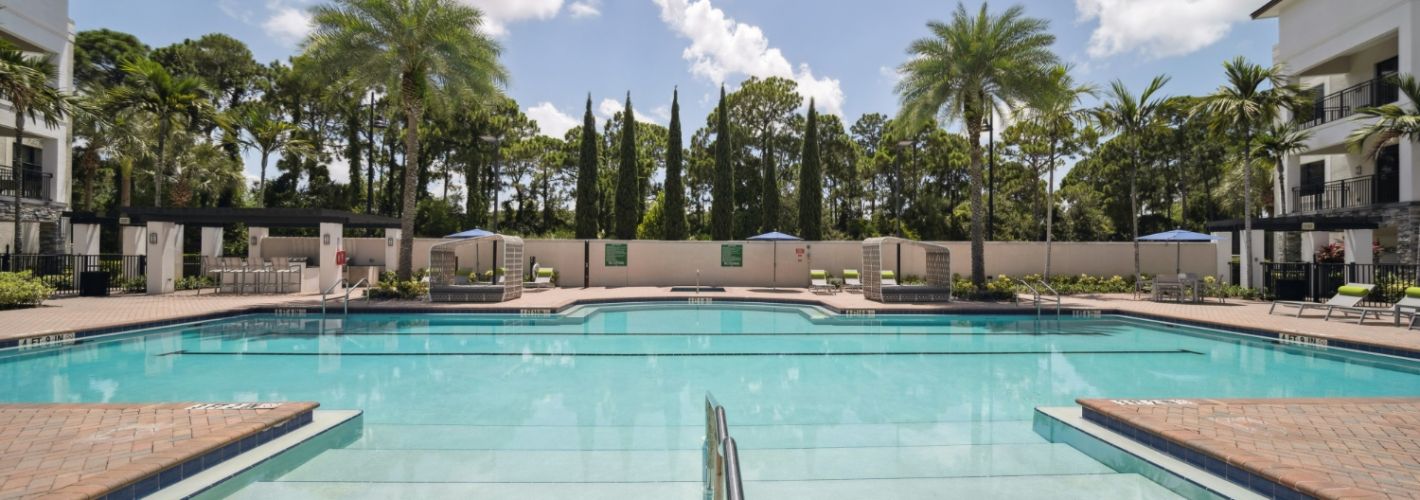 Central Gardens Grand : Soak in the sun at the resort style pool