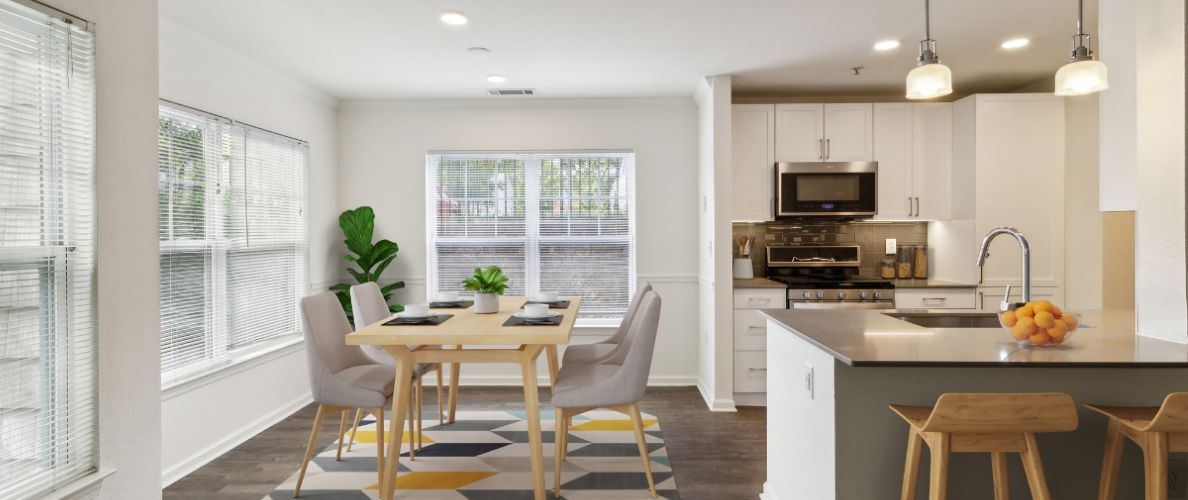 Everly Darien : Kitchen / Dining Area